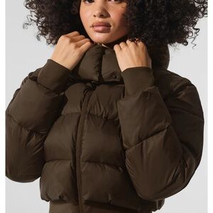 ALO Yoga Fox Puffer Jacket in Espresso